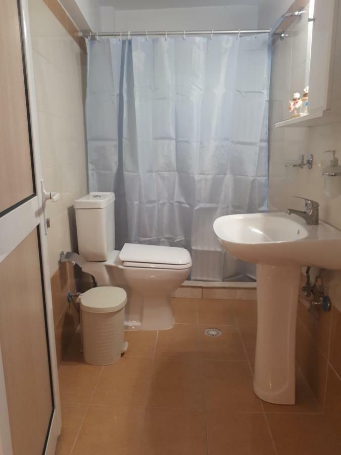 Vivian's Small House Apartment