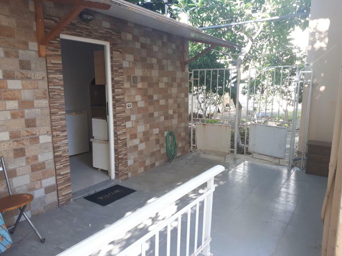 Vivian's Small House *